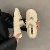 Sapatos peludos baixos de bico redondo, gentis e doces, para mulheres, uso externo outono e inverno 2026, sapatos Mary Jane quentes com forro de pelúcia e laço