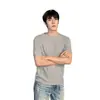 Camiseta masculina de verão em malha jacquard canelada com padrão escuro estilo americano, manga curta, ombros normais e mangas com punho, para esportes e fitness