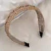 Diadema Trenzada de Lino Tejido con Calados Estilo Resort Bohemio para Mujeres en la Playa Diadema Versátil de Ala Ancha Accesorios para el Cabello de Verano