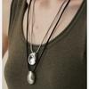 24 Collares Nuevos de Piedra Irregular para Tinta Niche de Alta Gama Esencial para Otoño e Invierno Cadena de Lana Diseño de Doble Cara Collar de Cuerda Negra