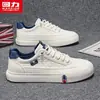 Tênis de puxar para homens, sapatos da moda, novos sapatos casuais esportivos pretos de couro de outono de 2026, de cano baixo, versáteis para homens