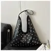 Nova Bolsa Feminina Tendência com Rebites 2026, Bonita e Simples, Grande Capacidade, Bolsa de Ombro e de Braço na Moda