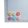Nuevos accesorios coloridos brillantes de resina de girasol para clips de pelo de pegamento de crema DIY, fundas de teléfono, zuecos y accesorios de pulsera