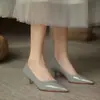 Tacones altos puntiagudos versátiles y elegantes de estilo coreano para mujer, nueva colección otoño 2026, salones de tacón de aguja de punta baja en charol