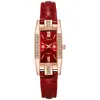 Relógio Feminino de Couro Retangular de Luxo Leve com Cristais, Números Romanos, Mostrador Vermelho, Verde e Branco, Pulseira Fina com Padrão de Crocodilo, Relógio a Quartzo