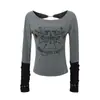 Camiseta Manga Longa Color Block Estilo Americano para Mulheres, Novo Modelo de Primavera com Estampa Cruzada e Tachas, Top Curto Slim
