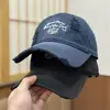 Boné de Baseball Estilo Novo Bordado com Gato Design Desgastado Macio para Mulheres com Circunferência da Cabeça Grande, Aba Larga e Efeito Emagrecedor do Rosto