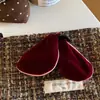 Grampo de Cabelo Triângulo de Veludo com Borda Branca Elegante para Outono Início 2025 Novo Estilo Presilha Tubarão para Coque na Parte de Trás da Cabeça
