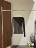 [Kaipu] Trece Temporadas Otoño Top de un hombro mate estilo francés con flocado, manga larga, versátil, adelgazante camiseta para mujer TB4228
