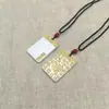 Nuevo collar colgante redondo auspicioso estilo chino pintado en oro para hombres y mujeres, con la bendición del Oficial Celestial y el Dios Amarillo de la Riqueza, y el amuleto "Sin Preocupaciones"