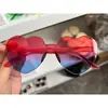 Fábrica de gafas de sol gruesas con forma de corazón de melocotón en stock gafas de sol gafas de sol sin montura con forma de corazón gafas de fiesta al por mayor