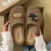 Chinelos femininos de salto baixo para uso externo, sandálias Birkenstock casuais de sola reta e bico fechado, tamancos novos para primavera/verão atacado