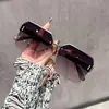 Novos Óculos de Sol Quadrados Oversized Afinando Moda Street Style Temperamento Estampa de Letras Item Óculos de Sol Estilo Celebridade da Internet Feminino