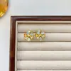 Brincos de Pétala Retrô Franceses para Mulheres Design de Nicho Estilo Ins Brincos Super Fada Brincos Versáteis de Flor Esmaltada para Mulheres