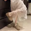 Chinelos Femininos Versáteis Estilo Coreano com Solado Macio para Exterior Estilo Retrô 2025 Outono e Inverno Novos Antiderrapantes com Biqueira Fechada