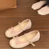 Zapatos Mary Jane de estilo de hada con lazo para mujer, zapatos planos de una sola tira poco profundos para combinar con faldas, dulce nuevo modelo 2026
