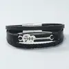 Pulseira de Couro PU Tecido Estilo Europeu e Americano para Homens, Pulseira Multicamadas Tendência e Única com Fivela Magnética de Guitarra, Acessório de Mão de Joia da Moda para Casais