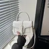 Bolso pequeño moderno y sencillo para mujer, nuevo bolso de hombro de moda para el verano 2026, bolso cruzado cuadrado pequeño elegante y casual