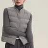 Colete Leve de Penas para Mulheres, Moda Outono e Inverno 2026, Estilo Simples com Botões Escondidos, Quente com Enchimento de Penas de Pato Branco, Tendência