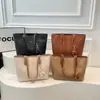 Bolsos de Gran Capacidad Europeos y Americanos para Mujer 2026 Nuevo Estilo Bolso de Hombro de Estudiante Universitario de Gama Alta Bolso Tote para Ropa de Trabajo de Mano