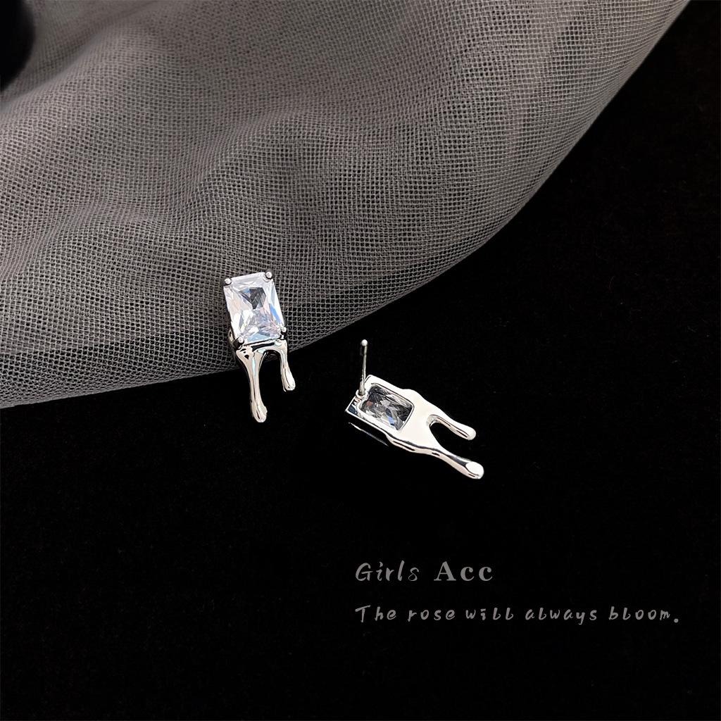 1_0038_耳语场景新水印 拷贝 8.jpg