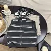 Chaleco de Punto para Niños Otoño 2026 Nueva Moda Elegante Rayado Chaleco de Punto Infantil Atuendo de Otoño para Bebé