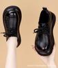 Zapatos de plataforma de una sola capa con boca profunda para mujer, mocasines cómodos de primavera 2025, zapatos de moda con parche de cabeza redonda y letras, zapatos de mujer europeos y americanos.