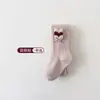 Leggings para niña de algodón peinado con estampado de corazones, colección otoño e invierno 2026, mallas lisas dulces para niña, disponibles para venta al por mayor con envío gratis