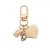 Llavero con Forma de Corazón de Concha de Perla, Lujo Ligero Hecho a Mano DIY Colgante Exquisito para Bolso Adorno Colgante Creativo