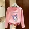 Camiseta de manga comprida para meninas, nova e estilosa para o outono de 2026, top infantil único e super fofo, camiseta básica de algodão puro com gola redonda