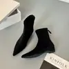 Chegada Nova Outono/Inverno 2026 Bico Fino Zíper Traseiro Skinny Botas que Abraçam a Perna Emagrecimento Botas Femininas Estilo Maillard Salto Escondido Botas Curtas Femininas