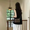 2026 Bolso Cuadrado Pequeño con Hebilla Vintage Nuevo para Mujer, Bolso de Hombro y Cruzado Versátil de Gama Alta de Nicho para Mujer al por Mayor