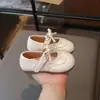 Zapatos Planos para Niñas 2026 Primavera/Otoño Estilo Nuevo Zapatos Infantiles de Suela Suave Antideslizantes para Niños Pequeños Zapatos Casuales para Niños Pequeños Zapatos de Princesa para Bebé