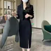 Novo conjunto de outono transfronteiriço no atacado, blazer fashion e elegante com efeito emagrecedor, combinado com uma saia de fenda de alta qualidade, conjunto de duas peças