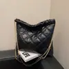 Bolso grande con bordado romboidal para mujer 2023 otoño e invierno Nuevo moderno versátil gran capacidad moderno bolso de cadena bolso cubo