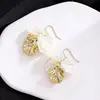 Pendientes Únicos de Flor Metálica Estilo Francés Nuevo Estilo 2024 Lujo Ligero Gama Alta Elegantes Pendientes Elegantes Femeninos Nicho Diseño de Pétalo