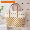 2025 Bolso de Plástico Tejido a Cuadros con Bloques de Color de Moda Bolso de Mano Grande para Mujer Versátil para el Trabajo, Compras, Vacaciones y Uso en la Playa