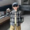 Camisa Xadrez de Flanela para Meninos Inverno Quente Versátil Gola Lapela Manga Longa Camisa Infantil Engrossada Estilo Coreano Infantil Estilosa