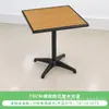 Conjunto Personalizado de Mesa e Quatro Cadeiras com Estrutura Simples de Liga de Alumínio Preta e Madeira Plástica na Cor Teak para Uso Externo em Cafés