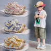 Sandálias Esportivas de Verão 2026 Novo Estilo Fechadas Anti-Chute para Crianças Meninos, Sandálias Macias Antiderrapantes com Fivela Giratória para Meninas