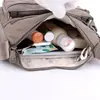 Tendência transfronteiriça nova bolsa feminina bordada multicamadas de nylon de ombro único moderna para mães no trajeto diário bolsa de ombro única feminina casual