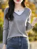 Camisa Base Falsa de Duas Peças para Mulheres, Novo Estilo Primavera e Outono 2026, Tricô Fino de Lã, Blusa de Manga Longa com Gola Redonda e Color-Blocking