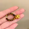 Anillo de Dedo Índice Retro Maillard Piedra Plateada con Perlas para Otoño e Invierno Joyería de Nicho de Gama Alta Moda y Única para Mujeres