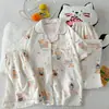 Venta al por mayor transfronteriza de conjunto de pijama de tres piezas nuevo para mujer: cárdigan, top de manga corta, pantalones largos, pantalones cortos, conjunto de ropa de casa de dibujos animados del gato KT