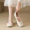 Sapatos Mary Jane Franceses Sapatos Femininos de Solteiro 2026 Outono Novo Estilo Laço Moda Boca Rasa Fundo Plano Leve Pequenos Sapatos de Couro