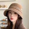 Nuevo sombrero de pescador elegante de retazos a cuadros blanco y negro estilo británico para otoño e invierno para mujer, hace que la cara se vea más pequeña, sombrero cubo versátil de lana cómodo