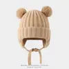 Bonito Sombrero Cálido para Niñas con Protección para los Oídos de Doble Bola Venta al por Mayor Color Sólido Bonito Sombrero Infantil Otoño e Invierno con Forro Sombrero de Lana