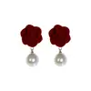Pendientes de Flor de Rosa Terciopelo Rojo, Pendientes de Perla Femeninos, Nuevo Estilo 2026, Pendientes de Alta Gama y Elegantes para Otoño e Invierno