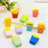 Simulación de comida y juego color papas fritas caliente accesorios diy crema casera pegamento funda de teléfono señal de estacionamiento escritorio adornos pequeños