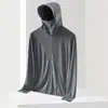 Ropa de Protección Solar de Seda de Hielo para Hombre 2026 Nueva Primavera y Verano Anti-UV Transpirable Chaqueta Fina Ropa de Protección Solar para Hombre